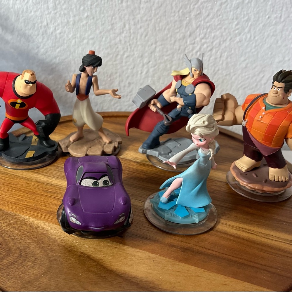 6 Disney Infinity Lot Thor Elsa Frozen Bob Parr Holley Shiftwell Cars Aladdin Wr